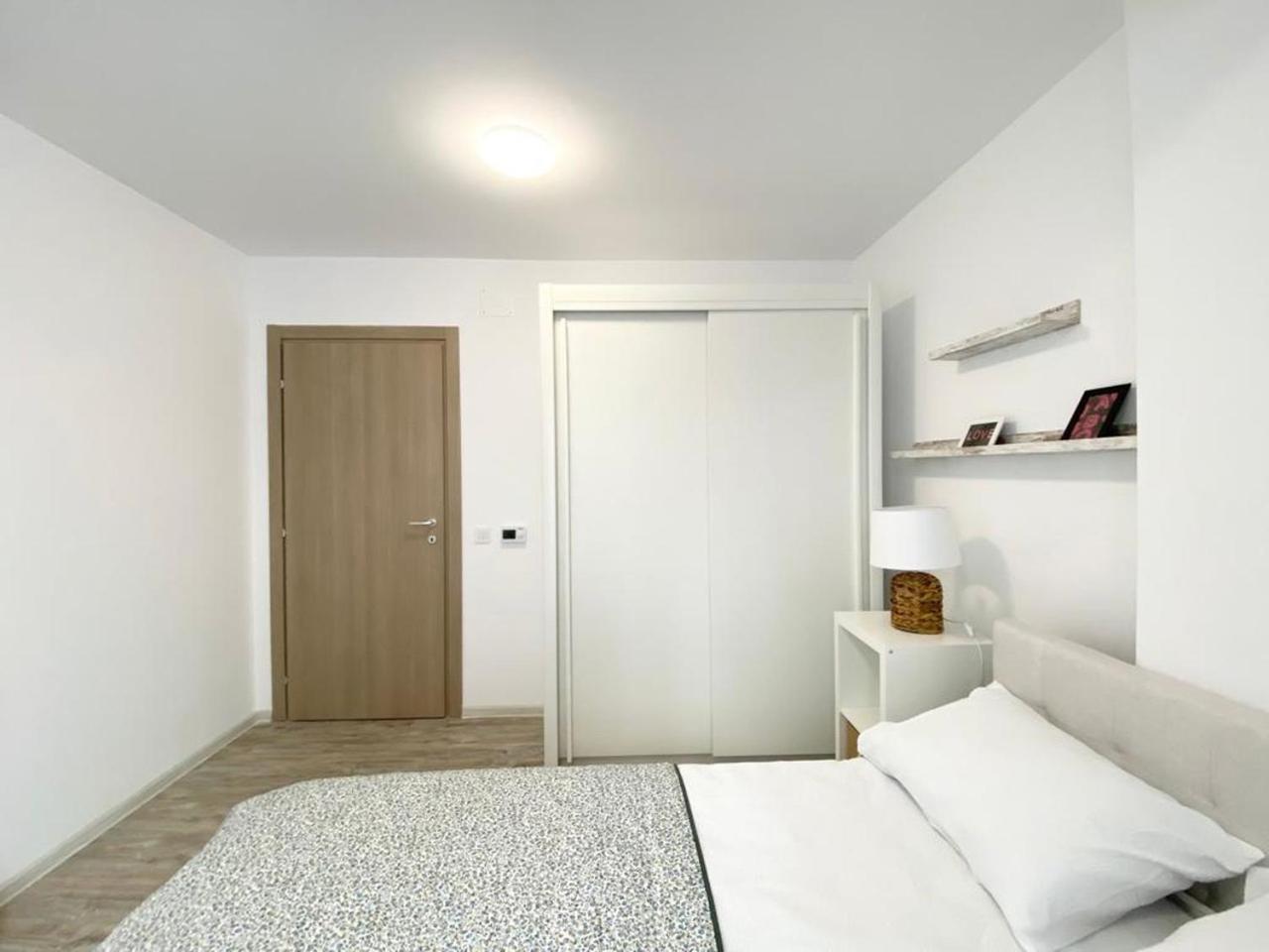 The Painter - Timpuri Noi 1Br With Parking Leilighet Bucureşti Eksteriør bilde